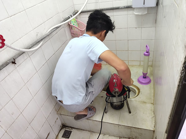 仙居肥皂掉到马桶里把马桶堵住了怎么办？马桶堵住了怎么办